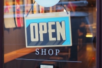 Ανοίγουν τα καταστήματα με τη μέθοδο του click in shop με τη βούλα και των λοιμωξιολόγων