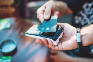 Πρόστιμα 1.000 - 1.500 ευρώ για POS, IRIS και επαγγελματικούς λογαριασμούς!